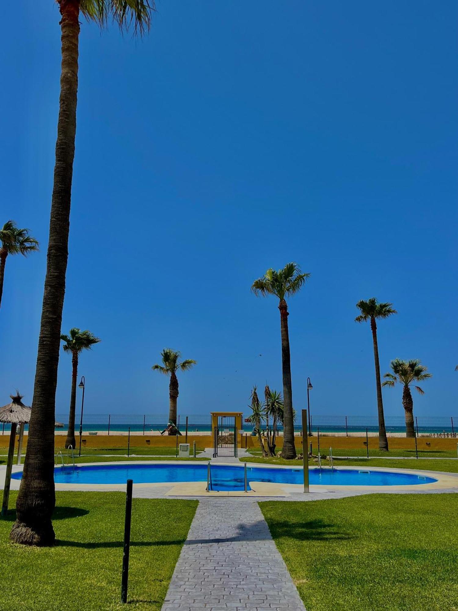 La Tortuga I, encantador apartamento con garaje en primera línea de playa Tarifa Exterior foto
